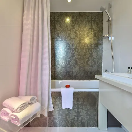 Hotel Le Quartier Bercy-square 3*