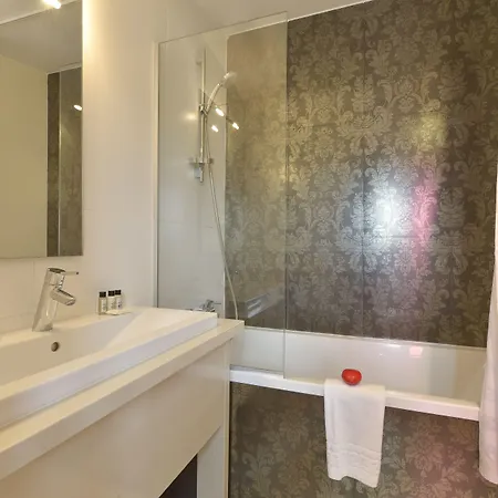 لو كوارتييه بيرسي-سكويير فندق 3*