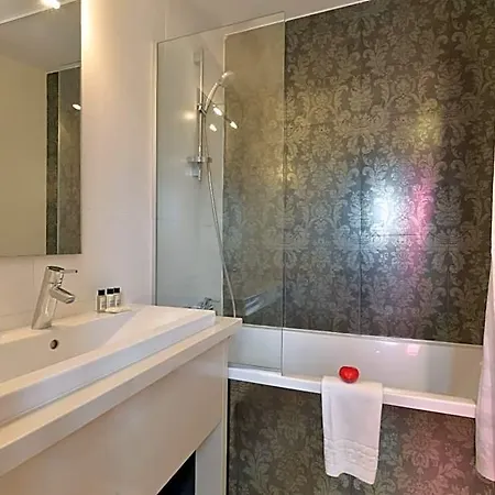Отель Le Quartier Bercy-square Париж