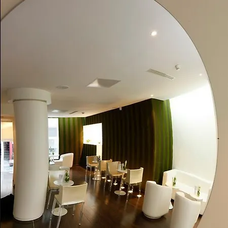 لو كوارتييه بيرسي-سكويير فندق 3*