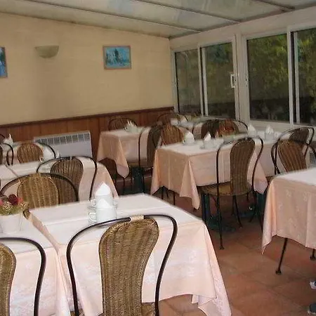 Le Quartier Bercy-square 3* Париж