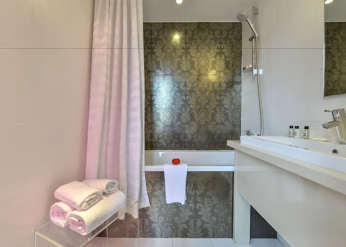 Hotel Le Quartier Bercy-square 3*